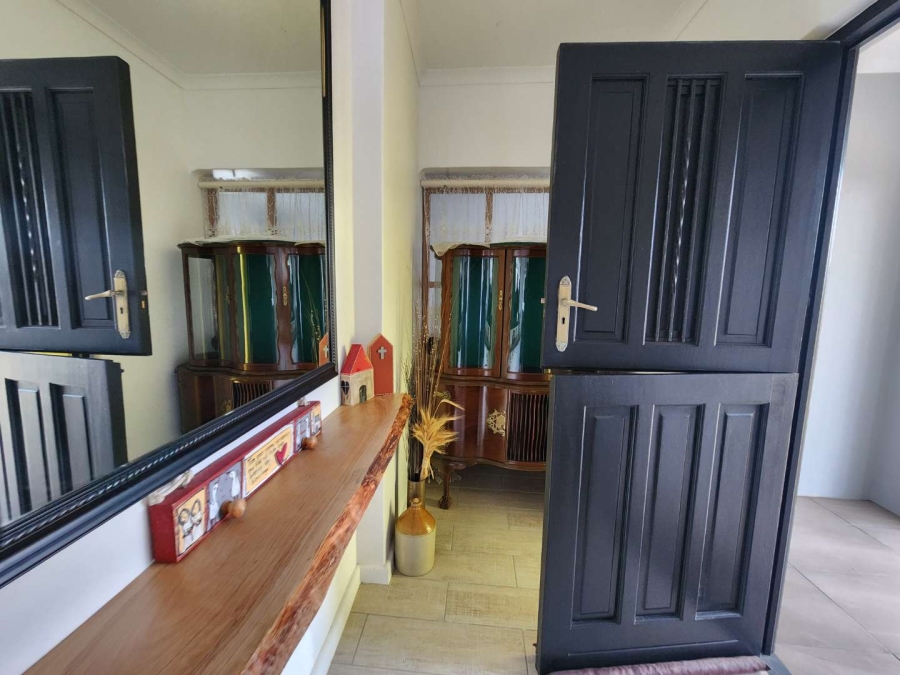 5 Bedroom Property for Sale in Fraaiuitsig Western Cape